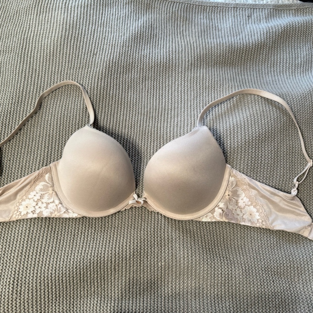 Victoria's Secret Cream Lace Bra